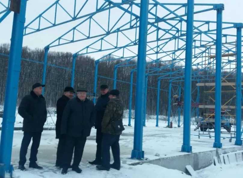 Директор ПрАТ «Барський машинобудівний завод» Лук І.Г. разом з головою Іллінецької міської ради Ящуком В.М. ознайомились із ходом виконання робіт по будівництву сміттєсортувального комплексу