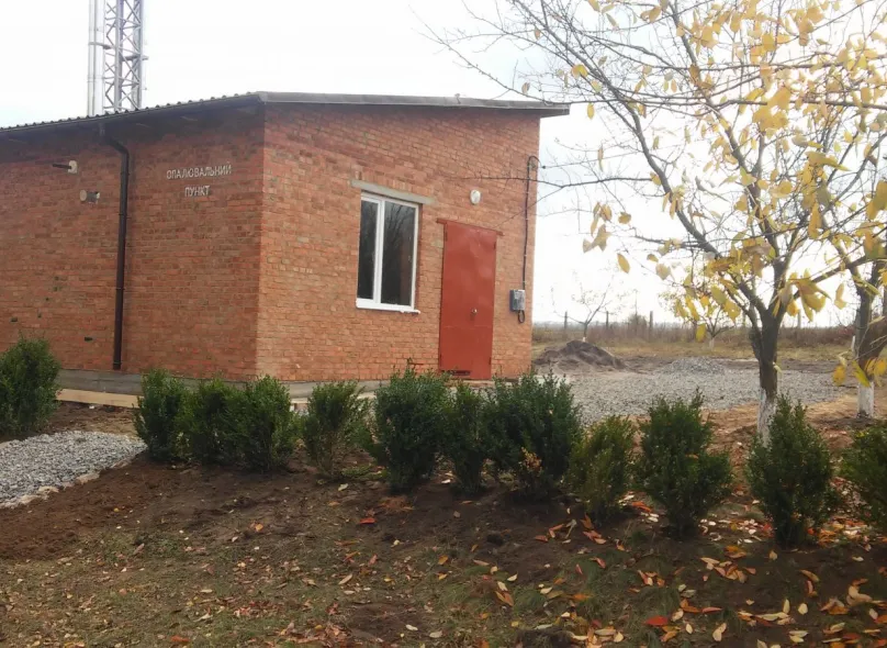 Працівниками ПРАТ «Барський машинобудівний завод» проведено роботи по виведенню з підвальних приміщень котелень ЗОШ Бершадського району — Фото 1