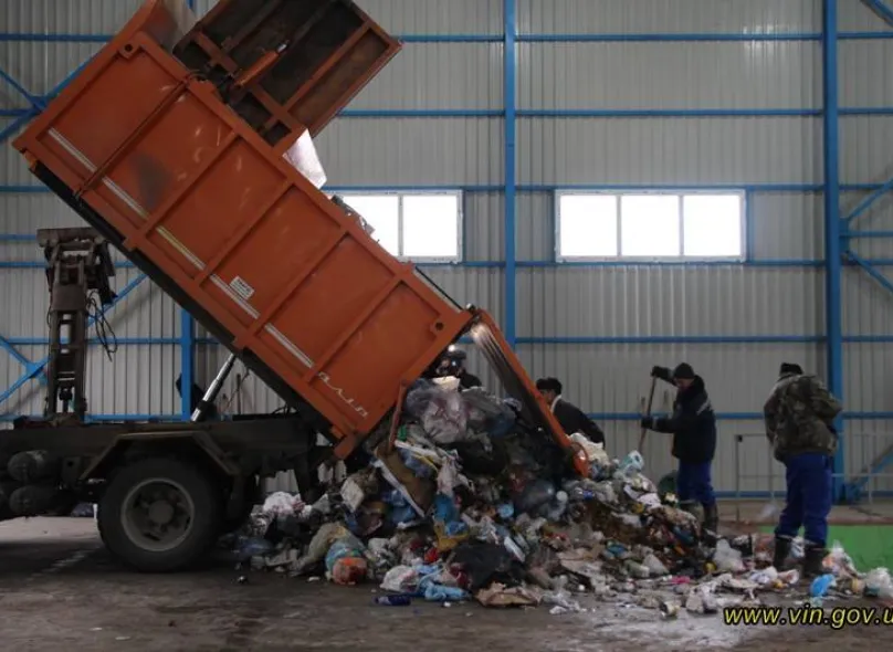 Employees of Bar Machine Building Plant PJSC have completed the installation of equipment for the waste sorting complex of the Illinets Territorial Community — Photo 2